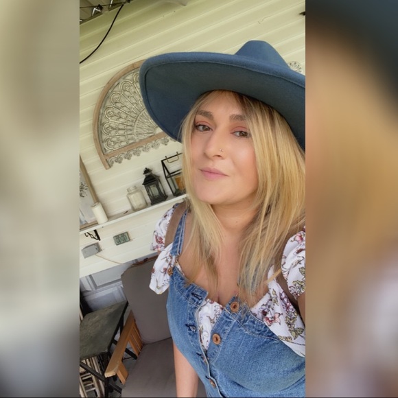 Meet your Posher, Kimberly - Picture 2 of 14